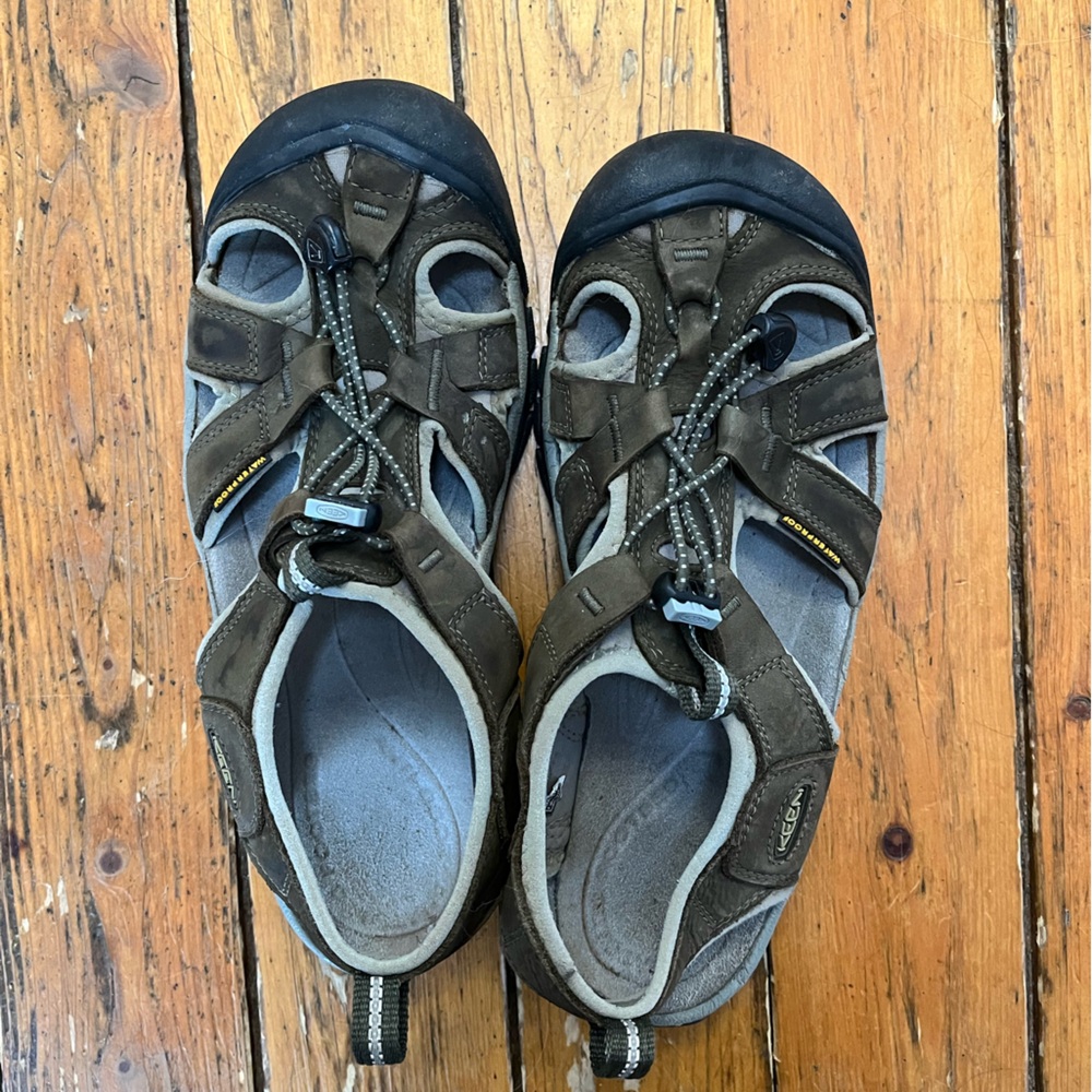 Keen waterproof hiking shoes